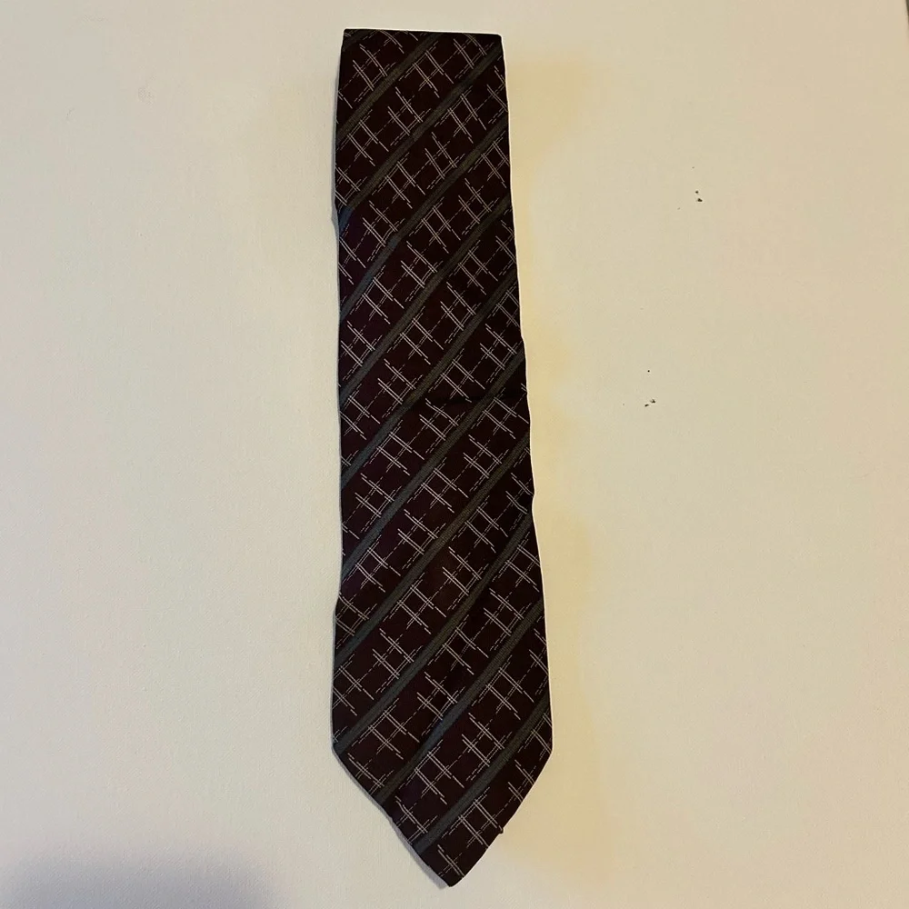Giorgio‎ Armani Burgundy and Gray Diagonal Tie